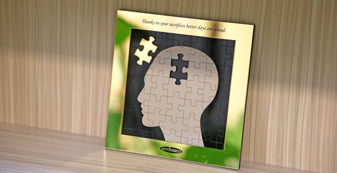 A jigsaw puzzle head represents thinking